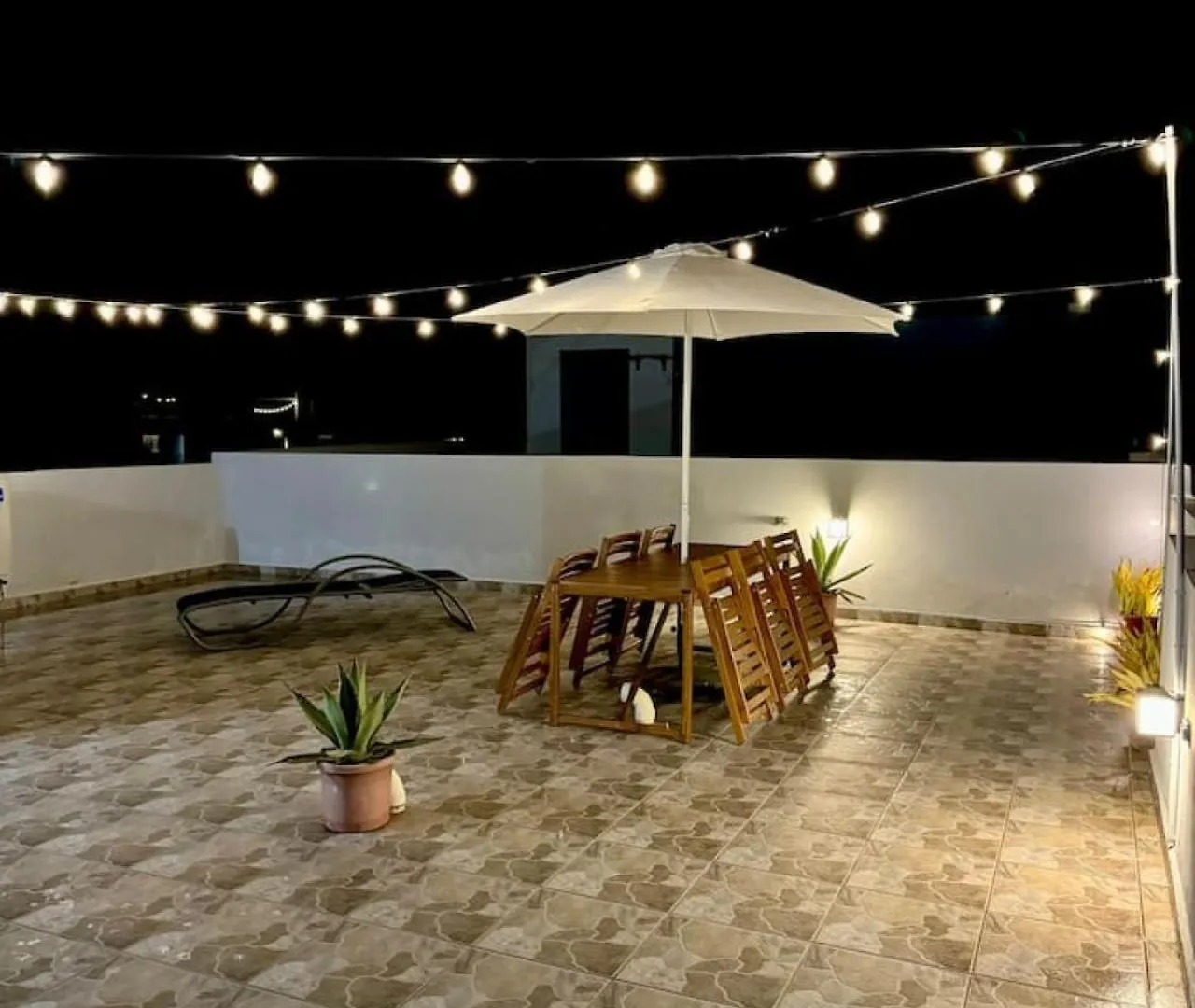Pothos Beach Ph 3Br Apt W Rooftop W Pool Access Isabela Apartment