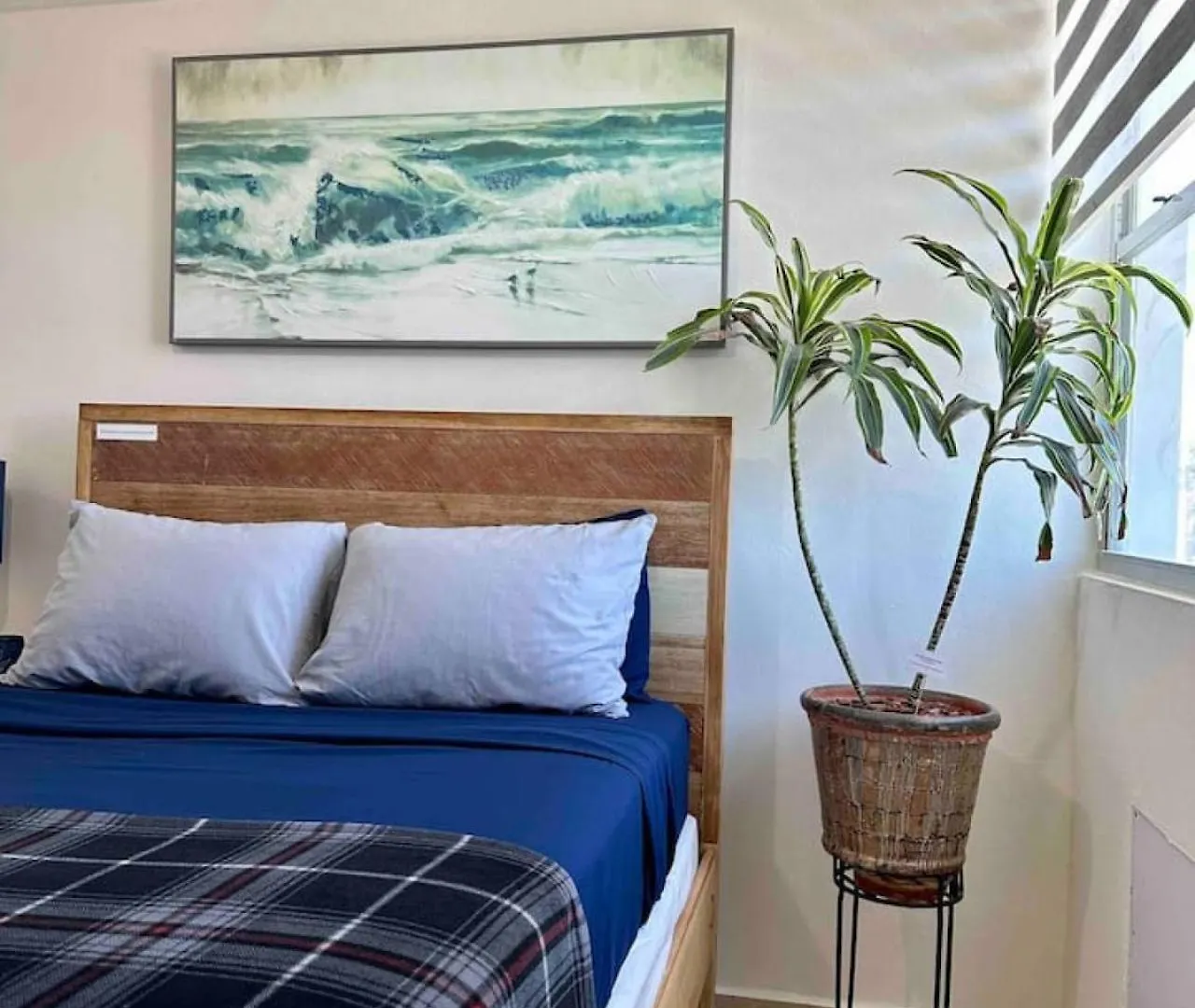 Pothos Beach Ph 3Br Apt W Rooftop W Pool Access Isabela Apartment