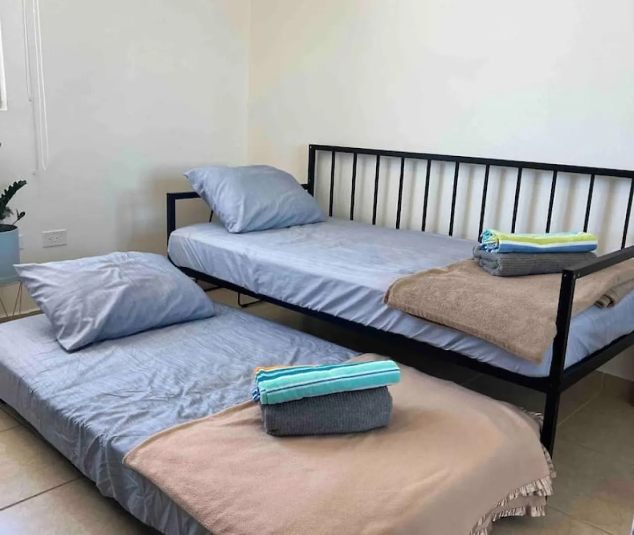 Pothos Beach Ph 3Br Apt W Rooftop W Pool Access Isabela Apartment